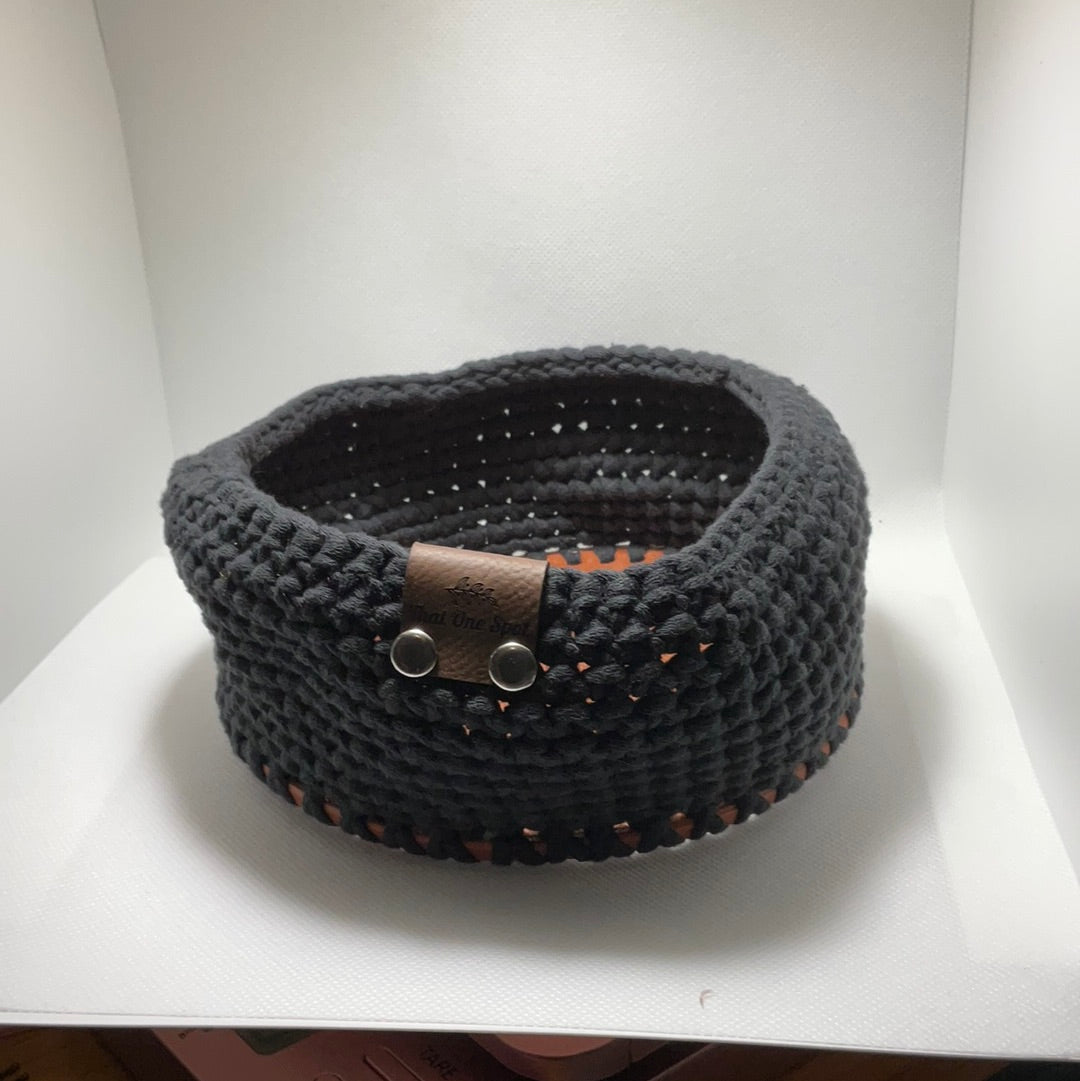 Small round basket—Black