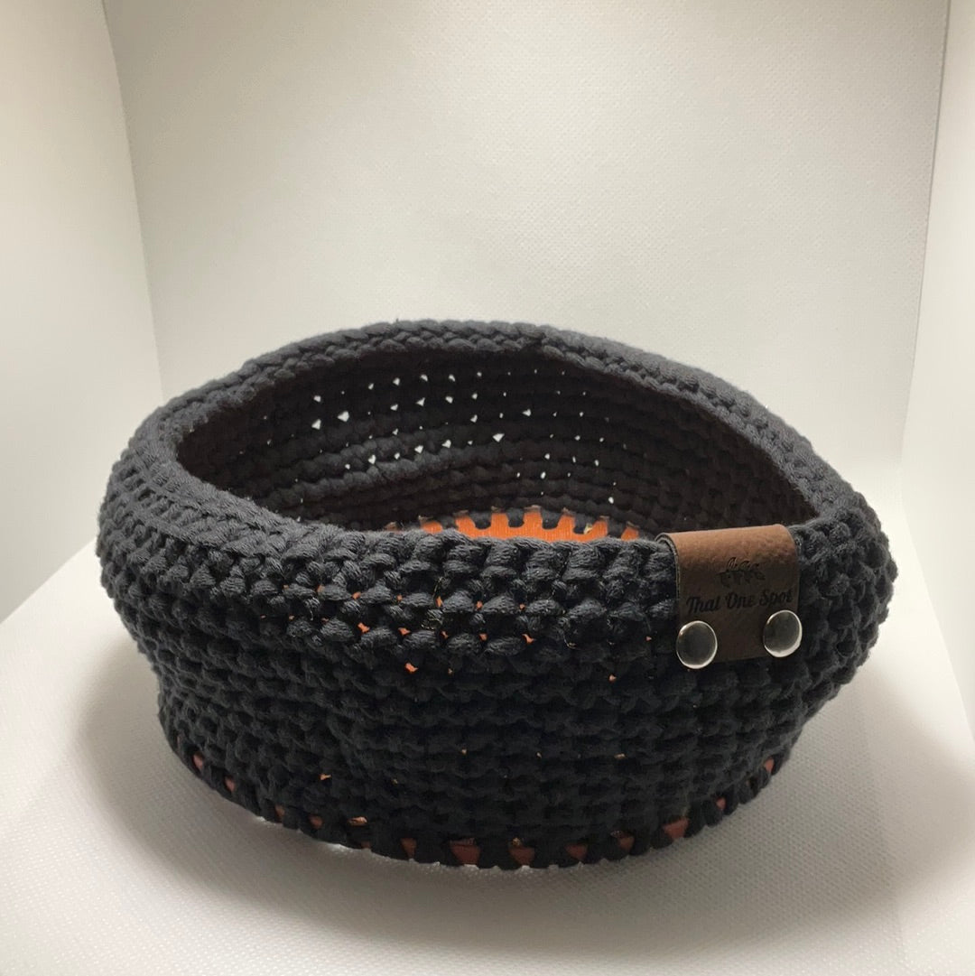 Small round basket—Black